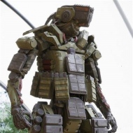 Futuristico robot soldato